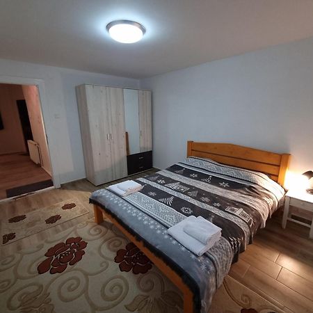 R Castle - 2 Room Apartment Braşov Exteriör bild